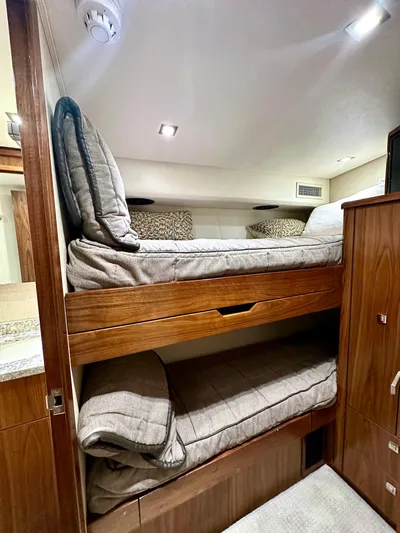 Slow Your Roll Yacht Photos Pics Guest Bunk