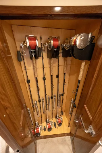 Slow Your Roll Yacht Photos Pics Tackle  Companionway