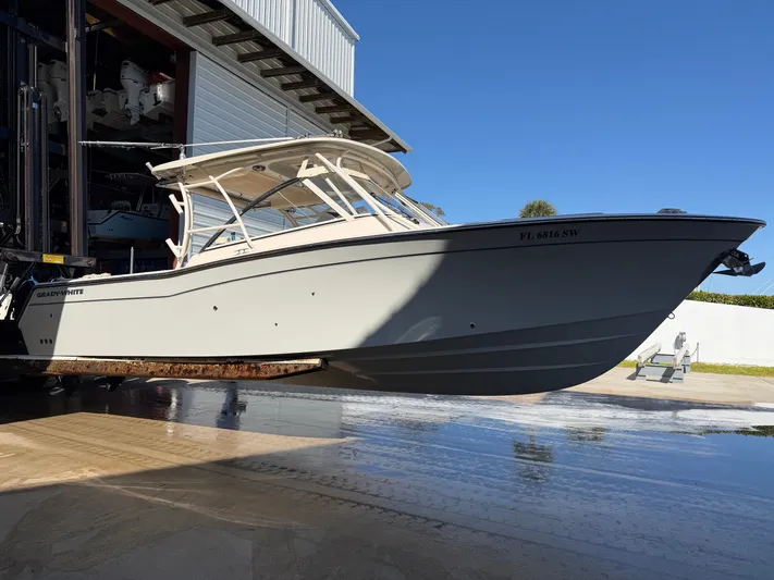  Yacht Photos Pics 2021 Grady-White Freedom 307 boat in a shipyard.