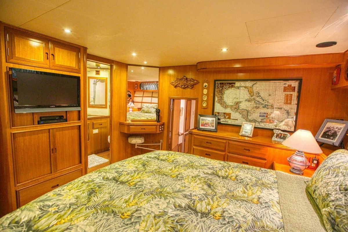 2000 Ocean Alexander 61 
