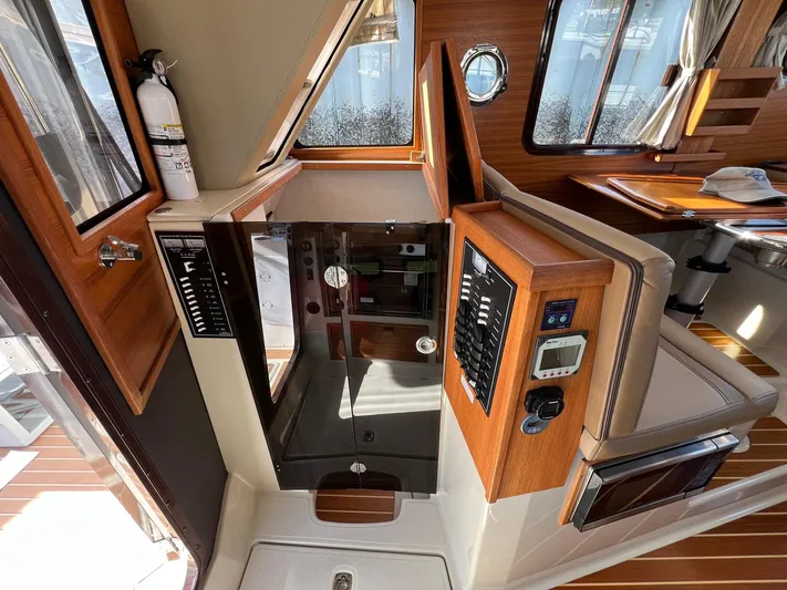 Salty Bliss Yacht Photos Pics 