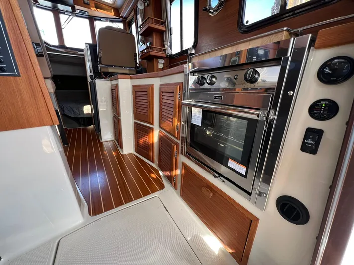 Salty Bliss Yacht Photos Pics 