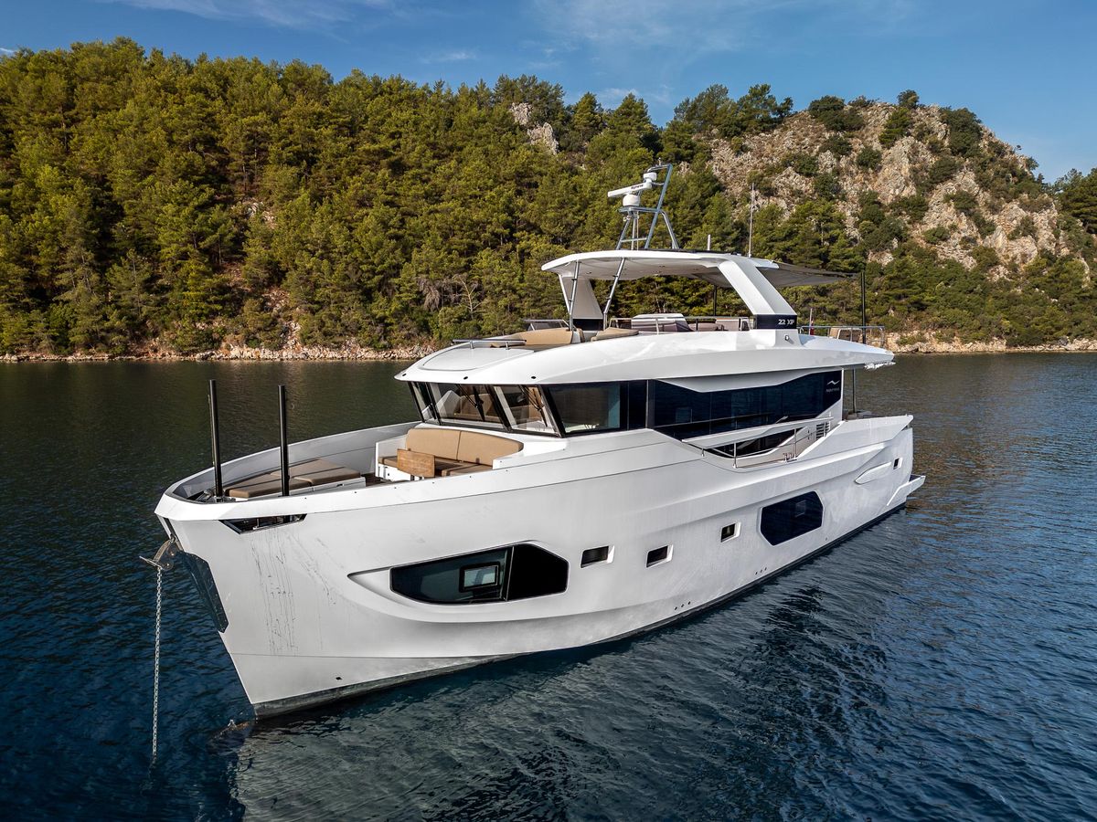 2022 Numarine 74 