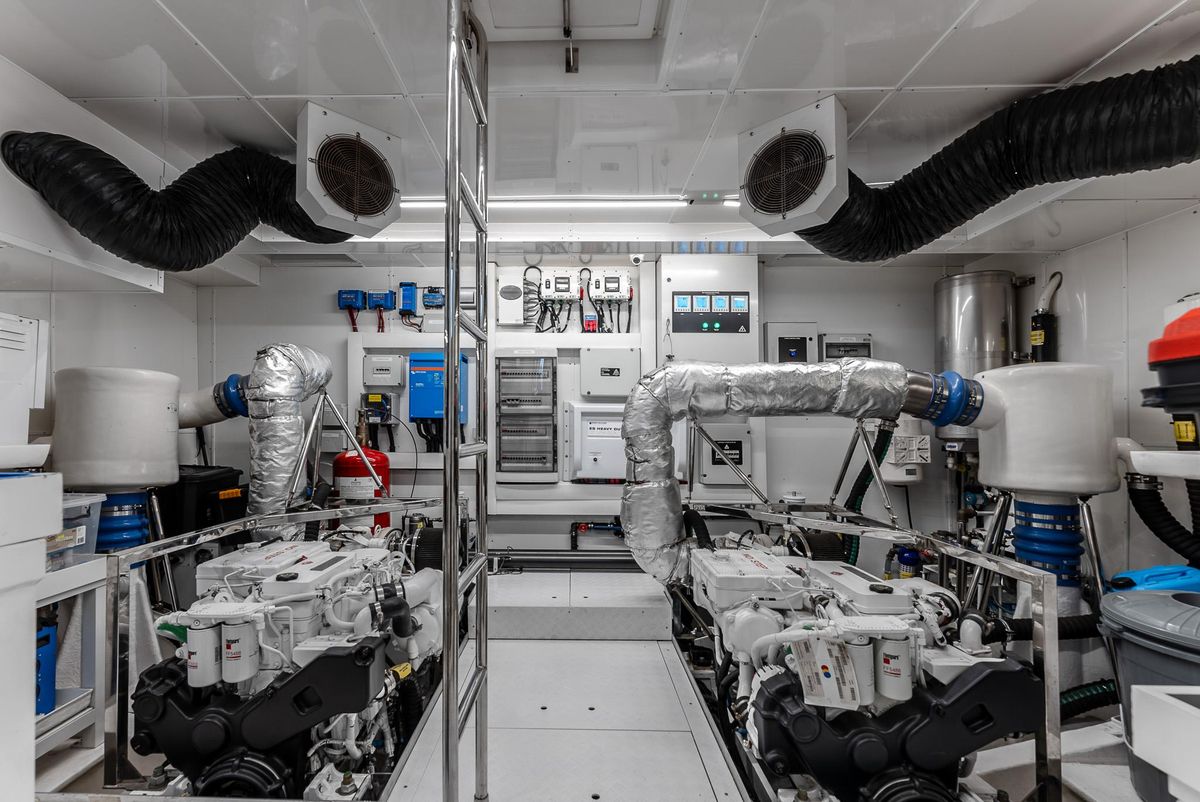2022 Numarine 74 