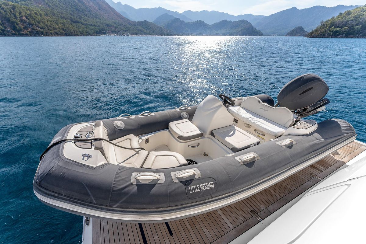 2022 Numarine 74 