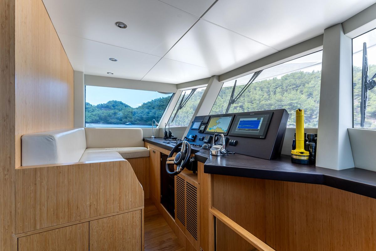 2022 Numarine 74 