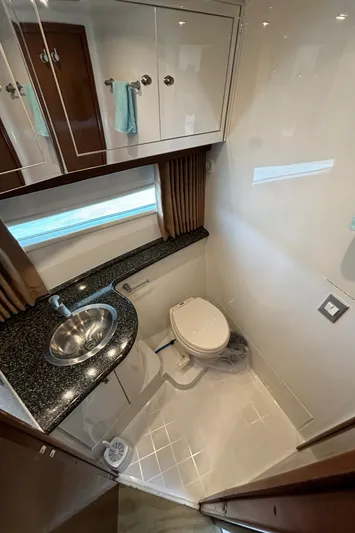 Marg-a Rita Yacht Photos Pics Forward Guest/Day Head Compartment