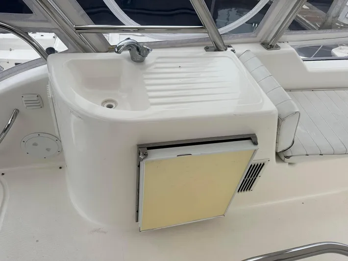  Yacht Photos Pics Flybridge Sink & Fridge