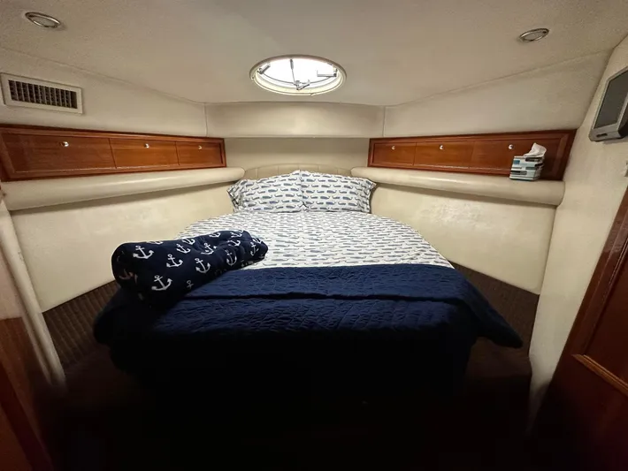  Yacht Photos Pics Forward Owners Stateroom