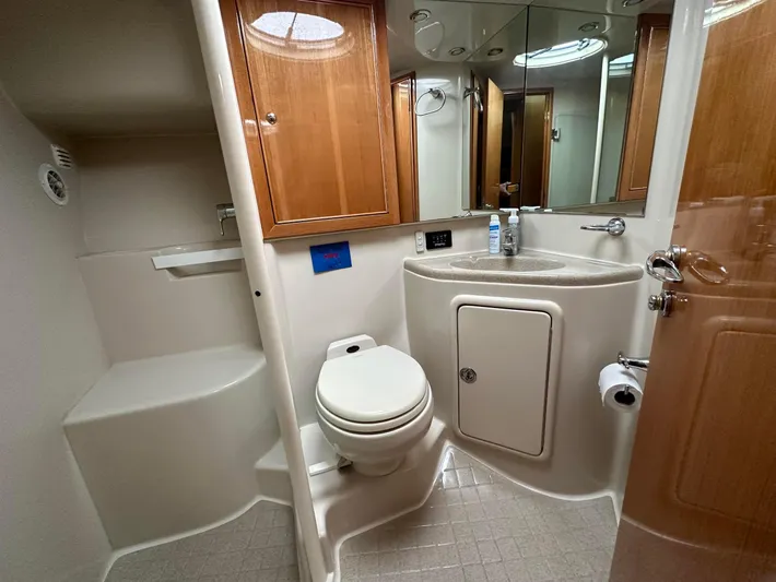  Yacht Photos Pics Head & Shower