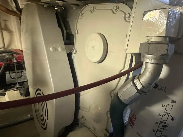  Yacht Photos Pics Starboard Cummins Diesel Engine