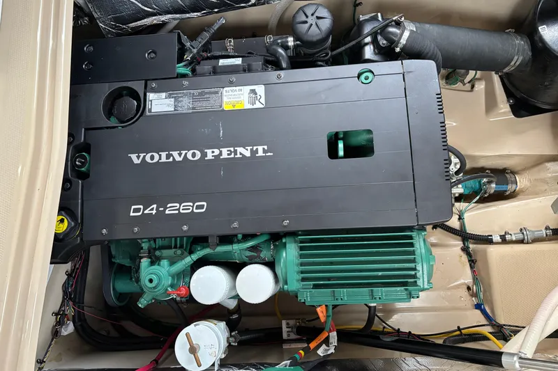 "salt Shaker" Yacht Photos Pics Volvo Penta D4-260 engine in 2013 Cutwater C-28 boat, detailed view.