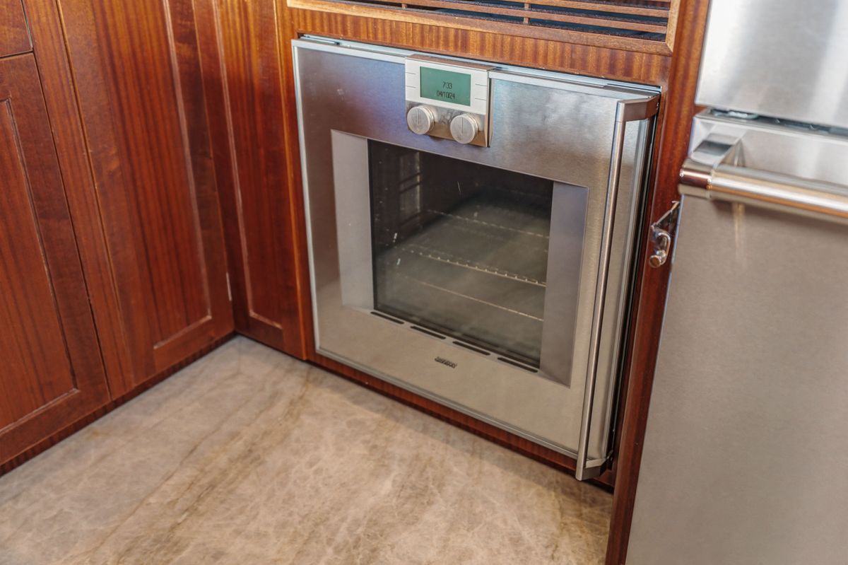 2013 Ocean Alexander 69 