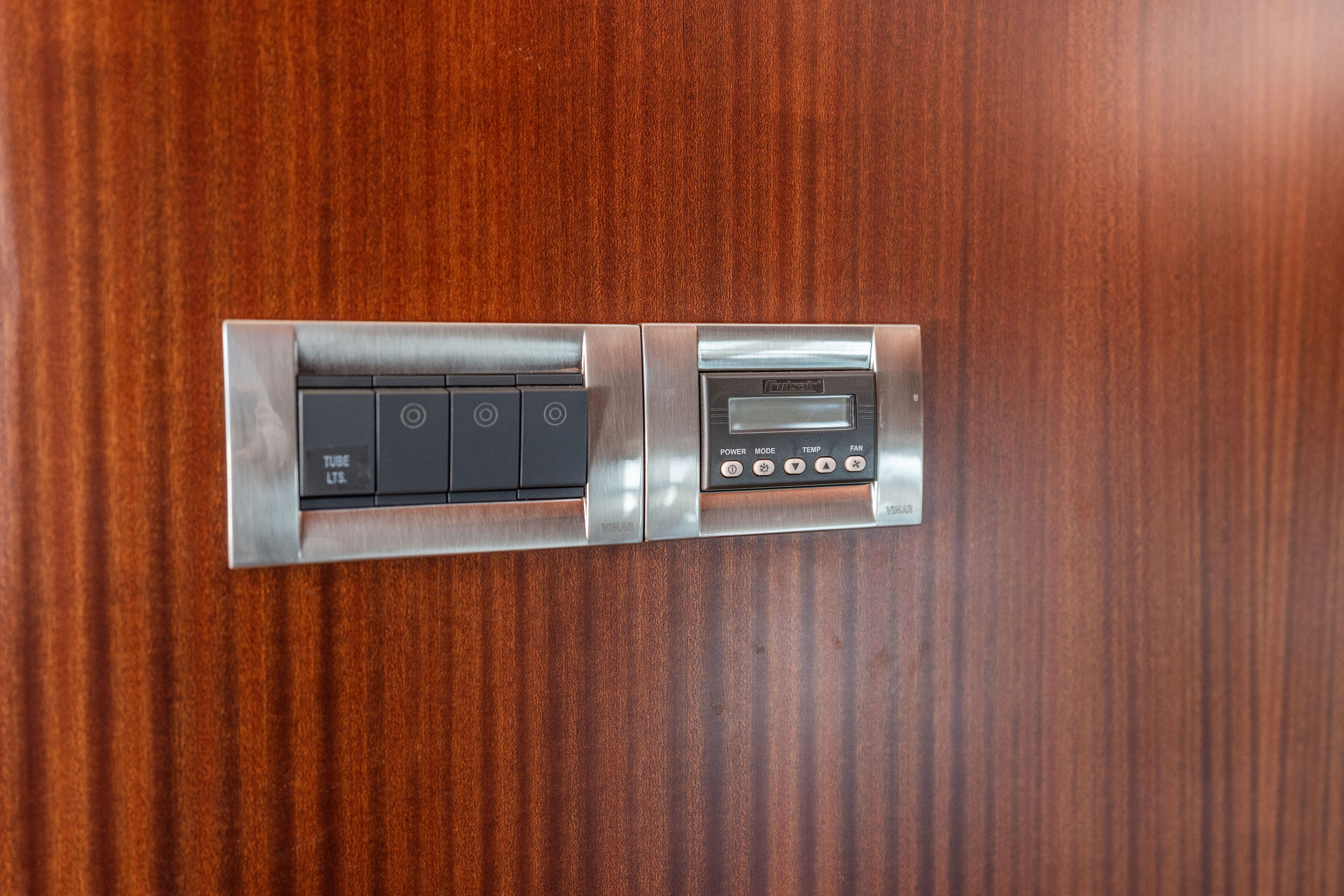 2013 Ocean Alexander 69 