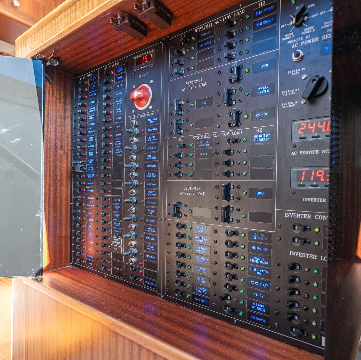 2013 Ocean Alexander 69 