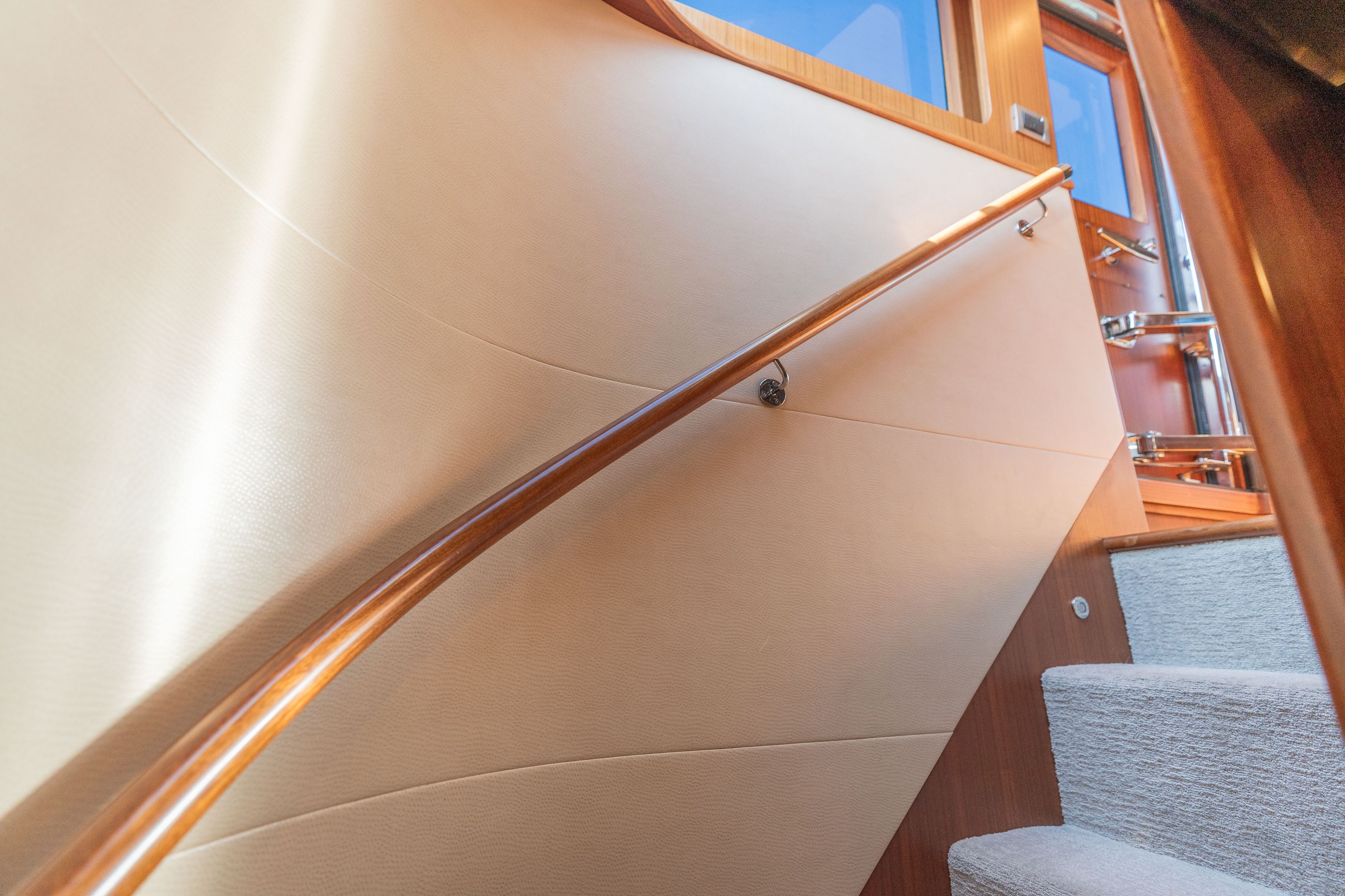 2013 Ocean Alexander 69 