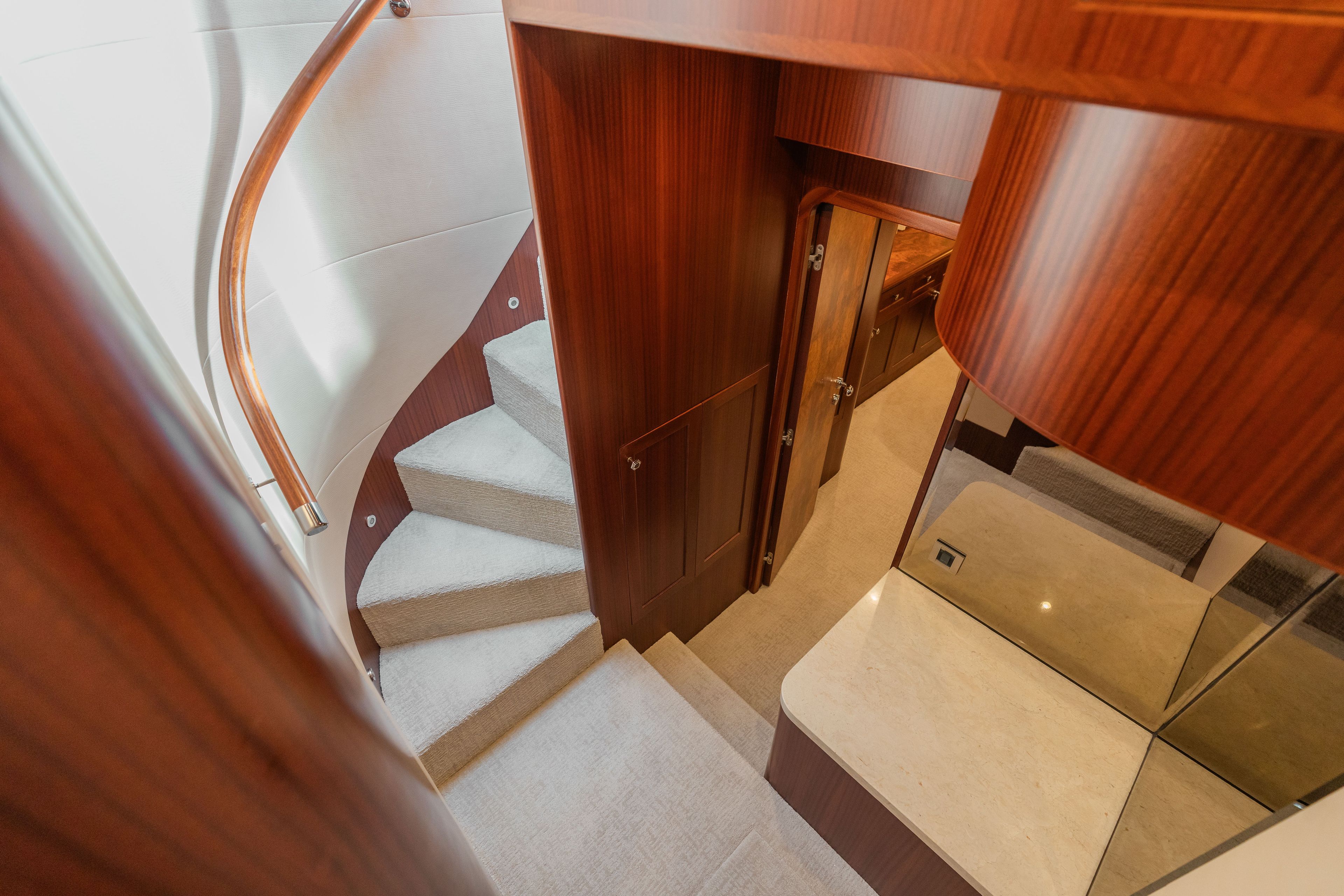 2013 Ocean Alexander 69 