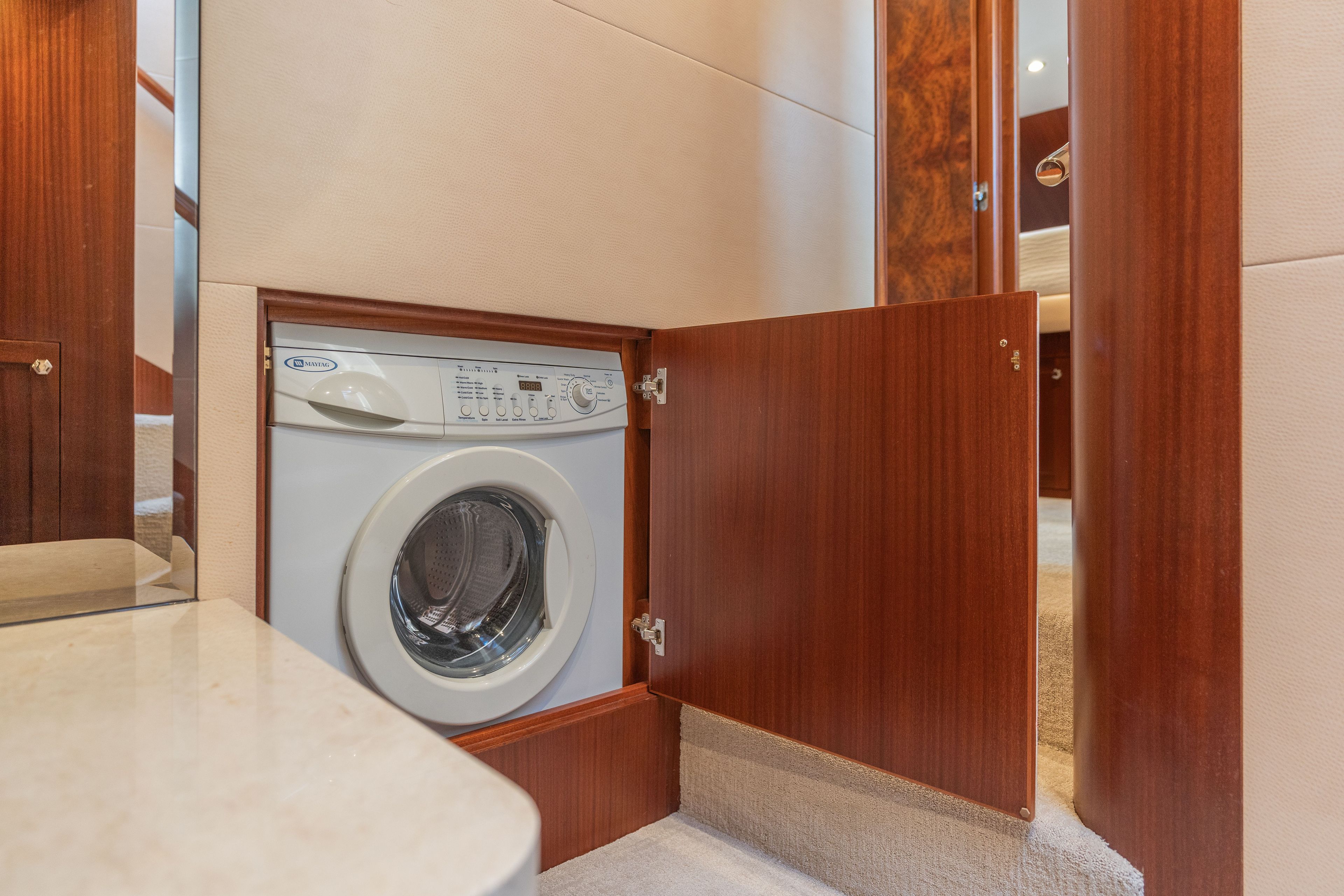 2013 Ocean Alexander 69 