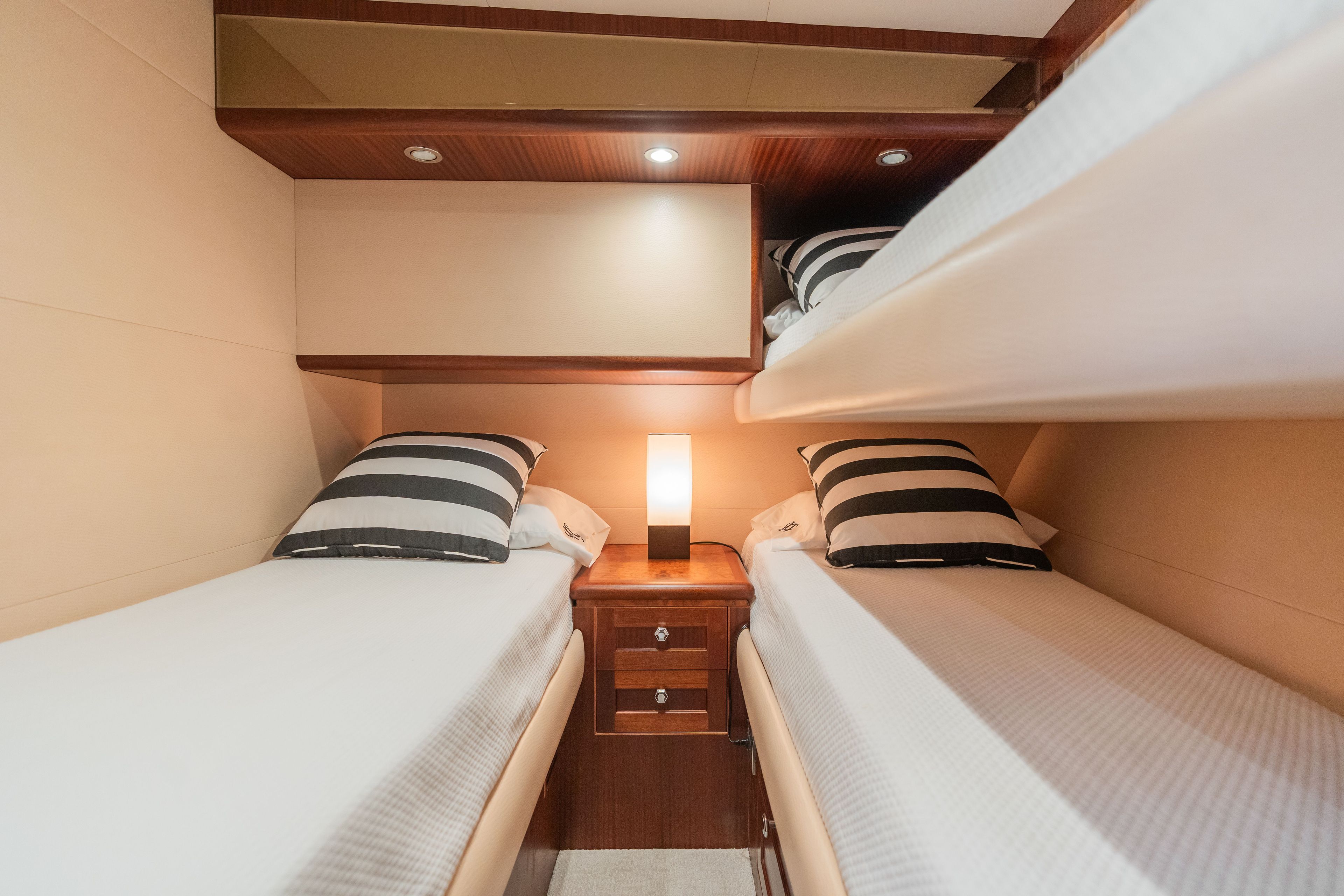 2013 Ocean Alexander 69 