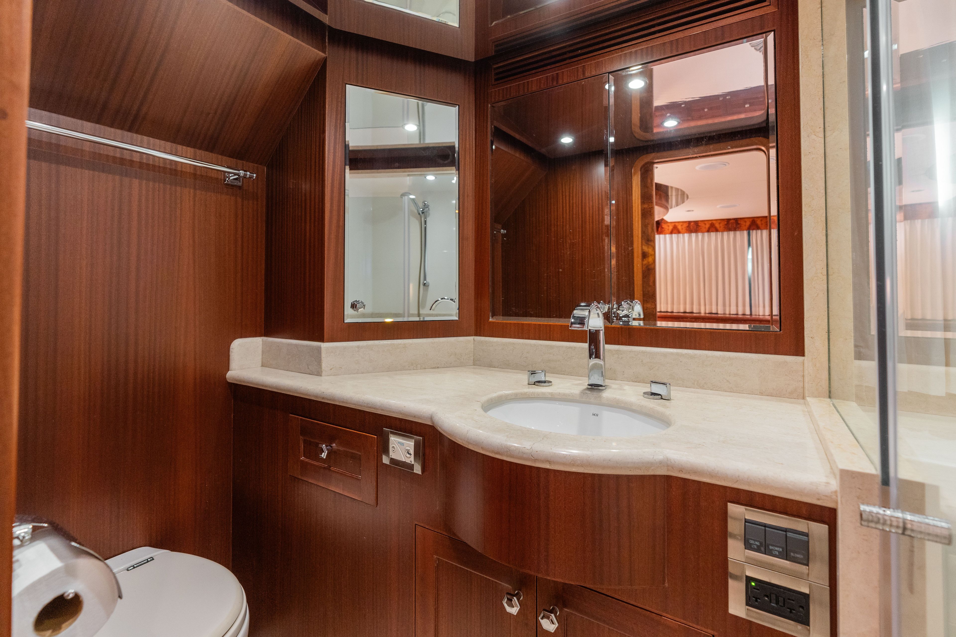 2013 Ocean Alexander 69 