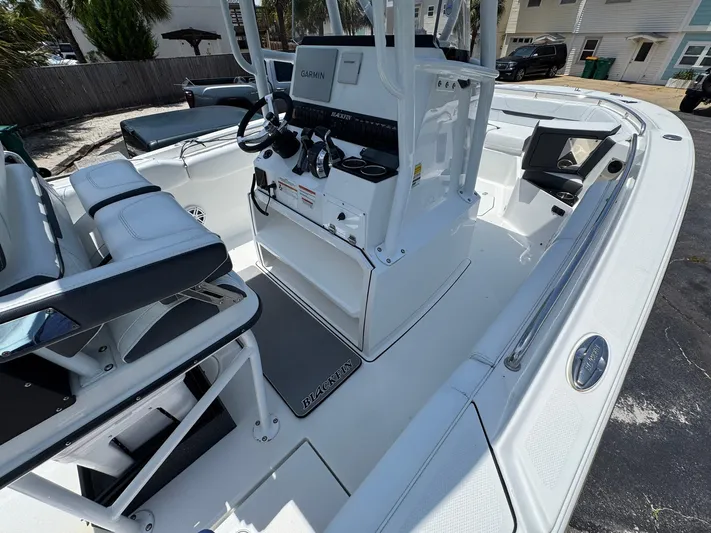  Yacht Photos Pics 2021 Blackfin 252 CC boat interior with seating and Garmin navigation system.