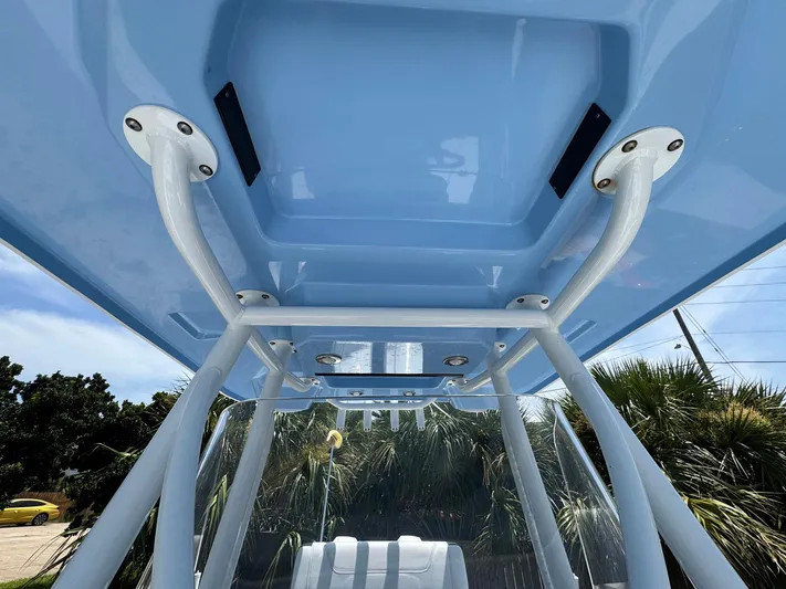  Yacht Photos Pics 2021 Blackfin 252 CC boat's T-top structure with blue sky background.