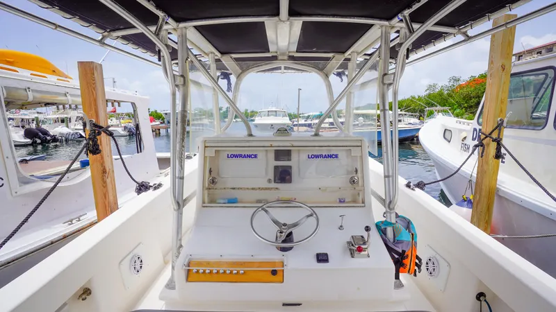  Yacht Photos Pics 2006 SeaVee 34 CC boat cockpit with steering wheel and Lowrance equipment.