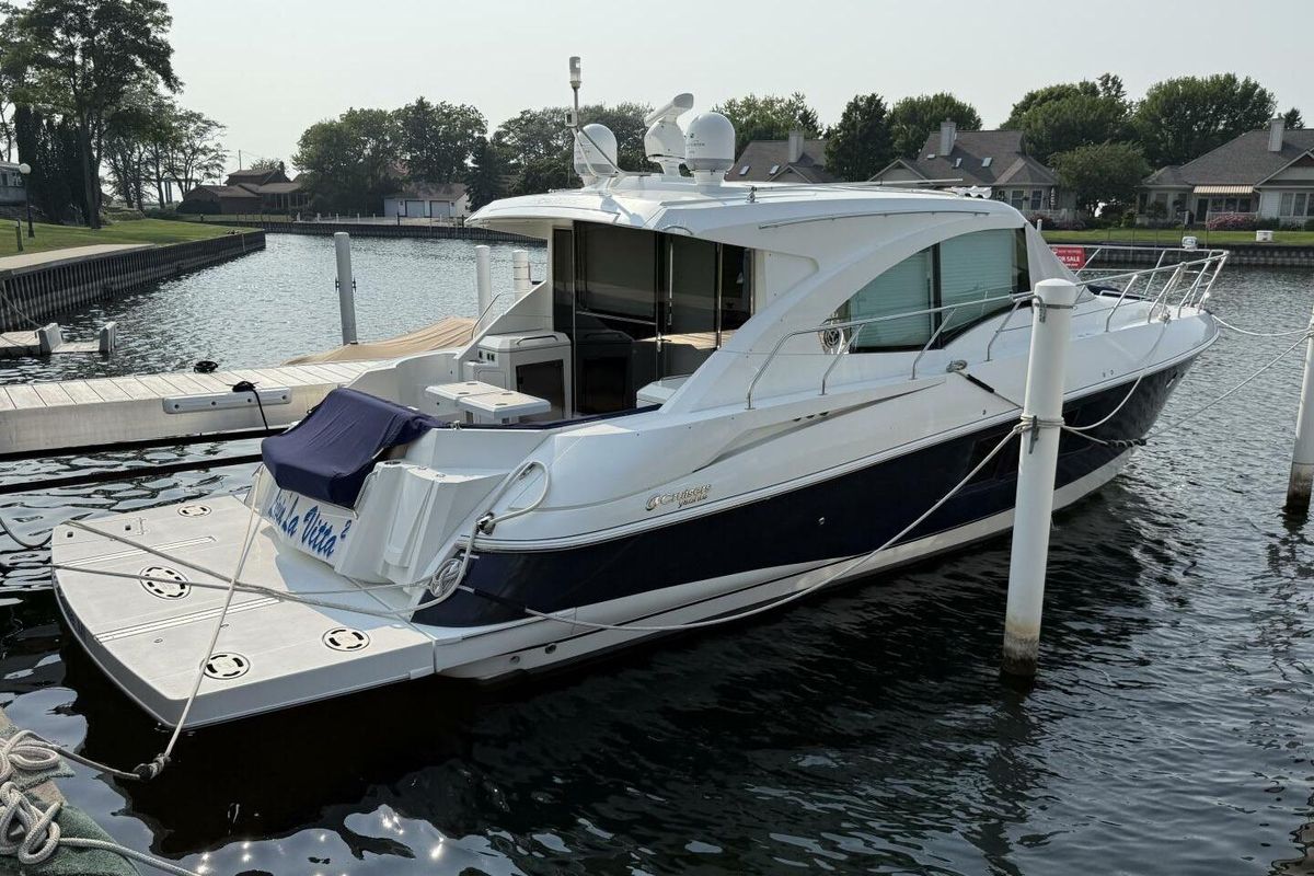 2013 Cruisers Yachts 45 