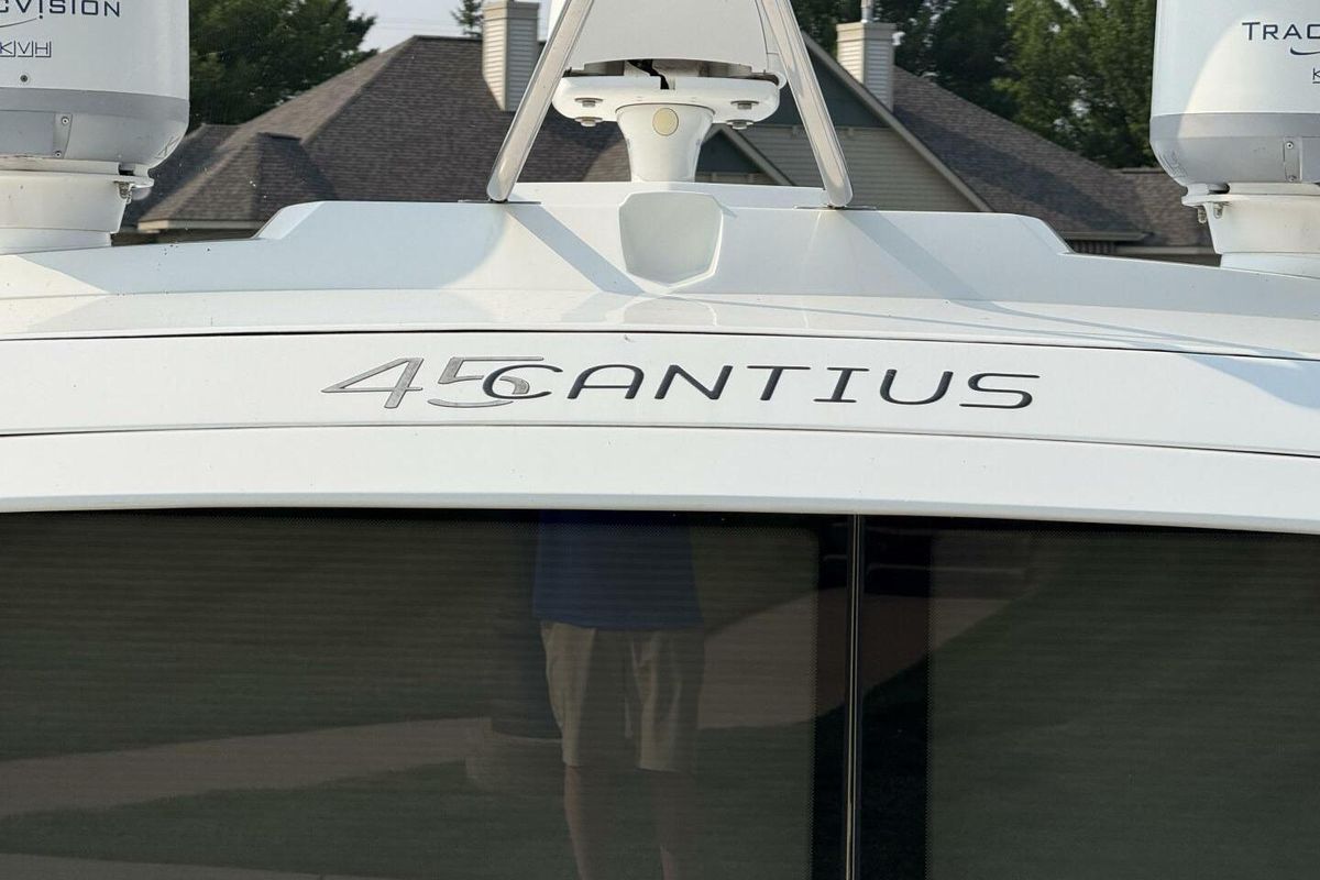 2013 Cruisers Yachts 45 