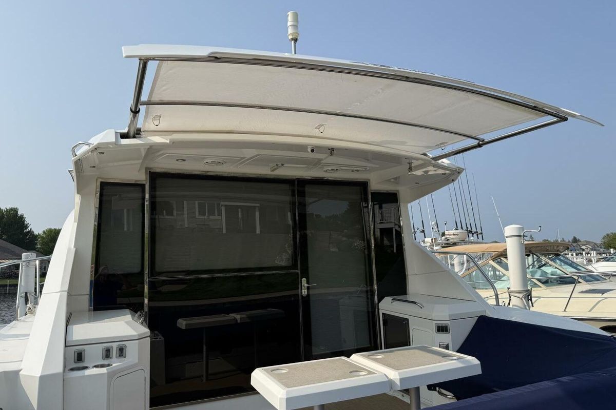 2013 Cruisers Yachts 45 