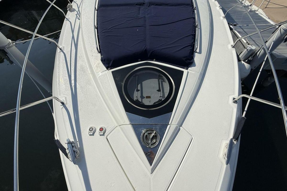 2013 Cruisers Yachts 45 