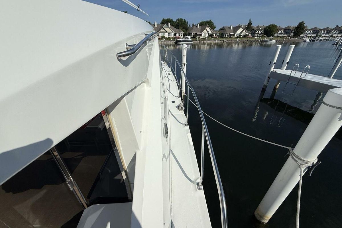 2013 Cruisers Yachts 45 
