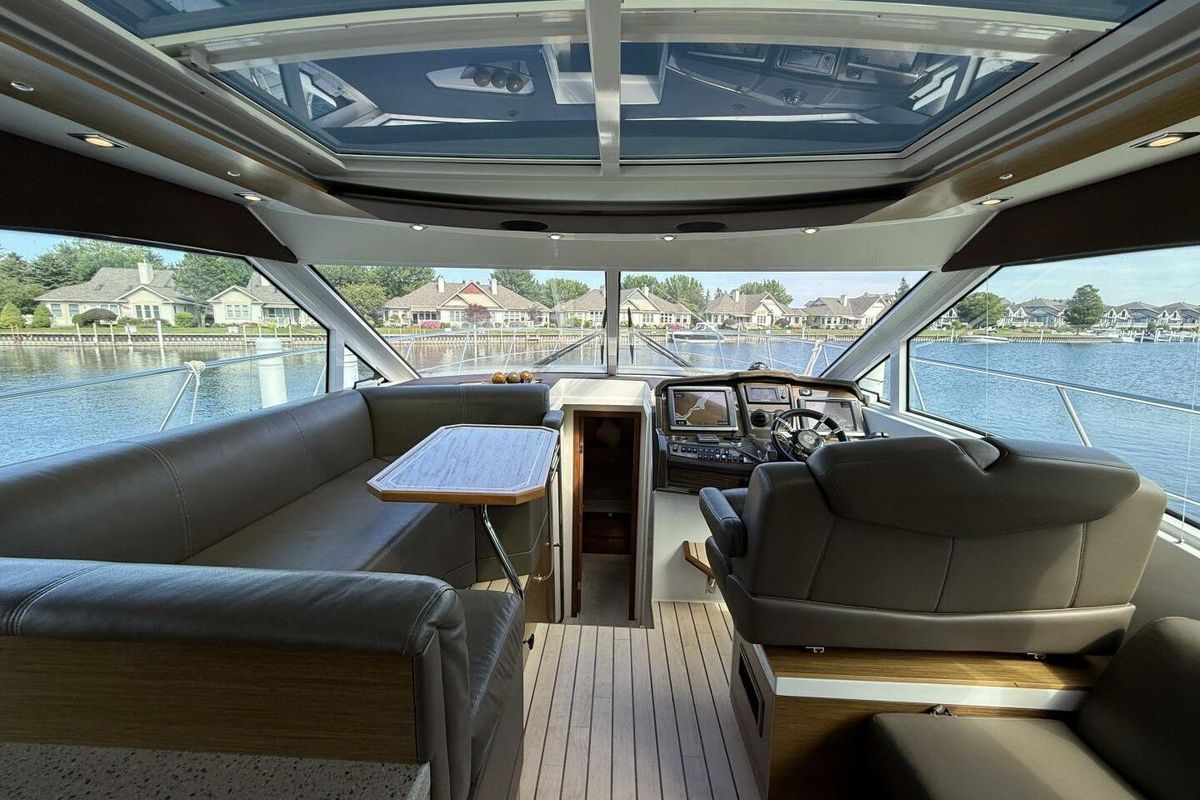 2013 Cruisers Yachts 45 