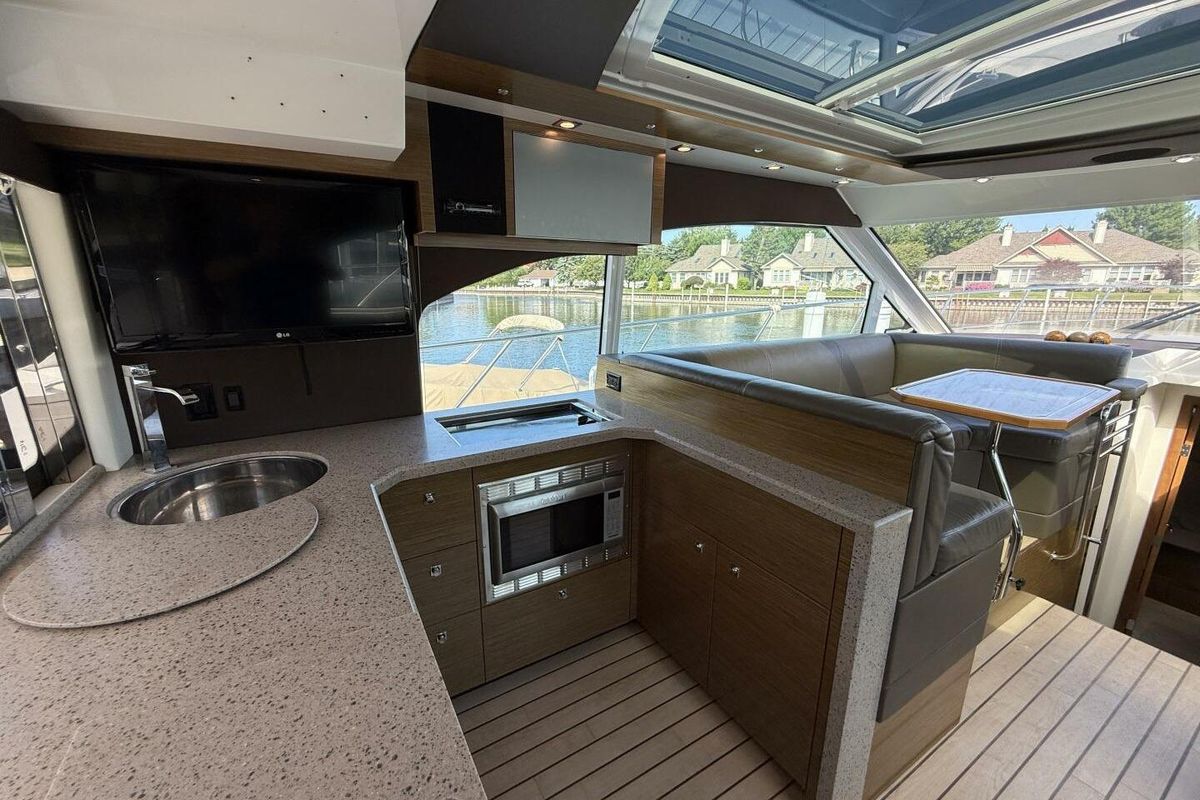 2013 Cruisers Yachts 45 