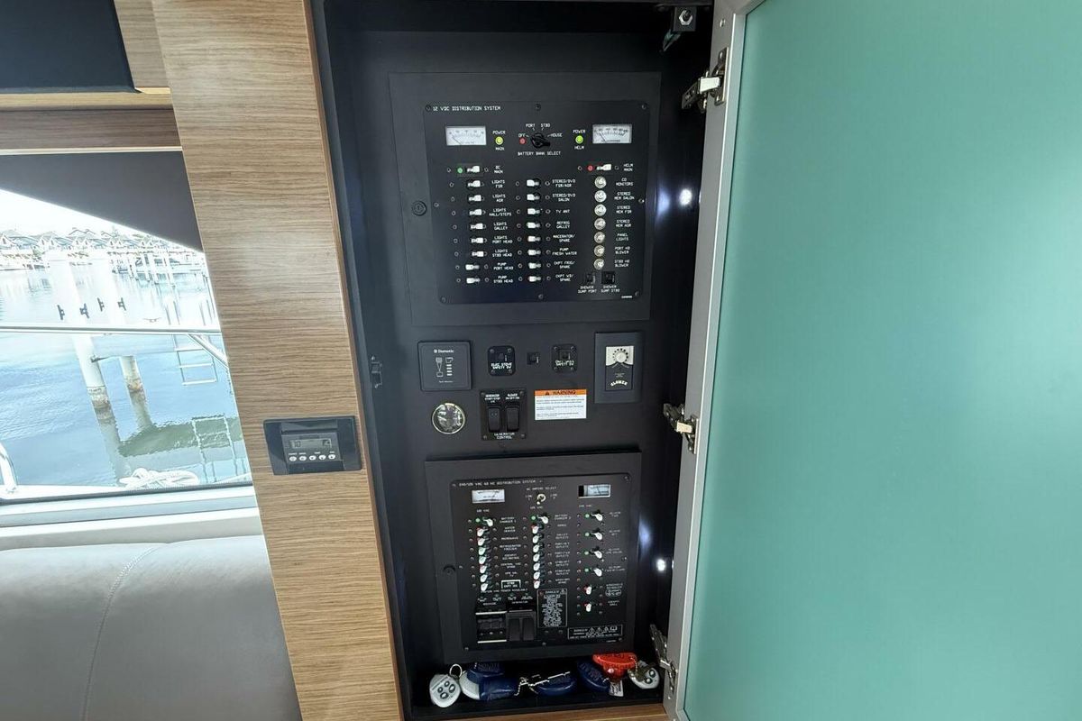 2013 Cruisers Yachts 45 