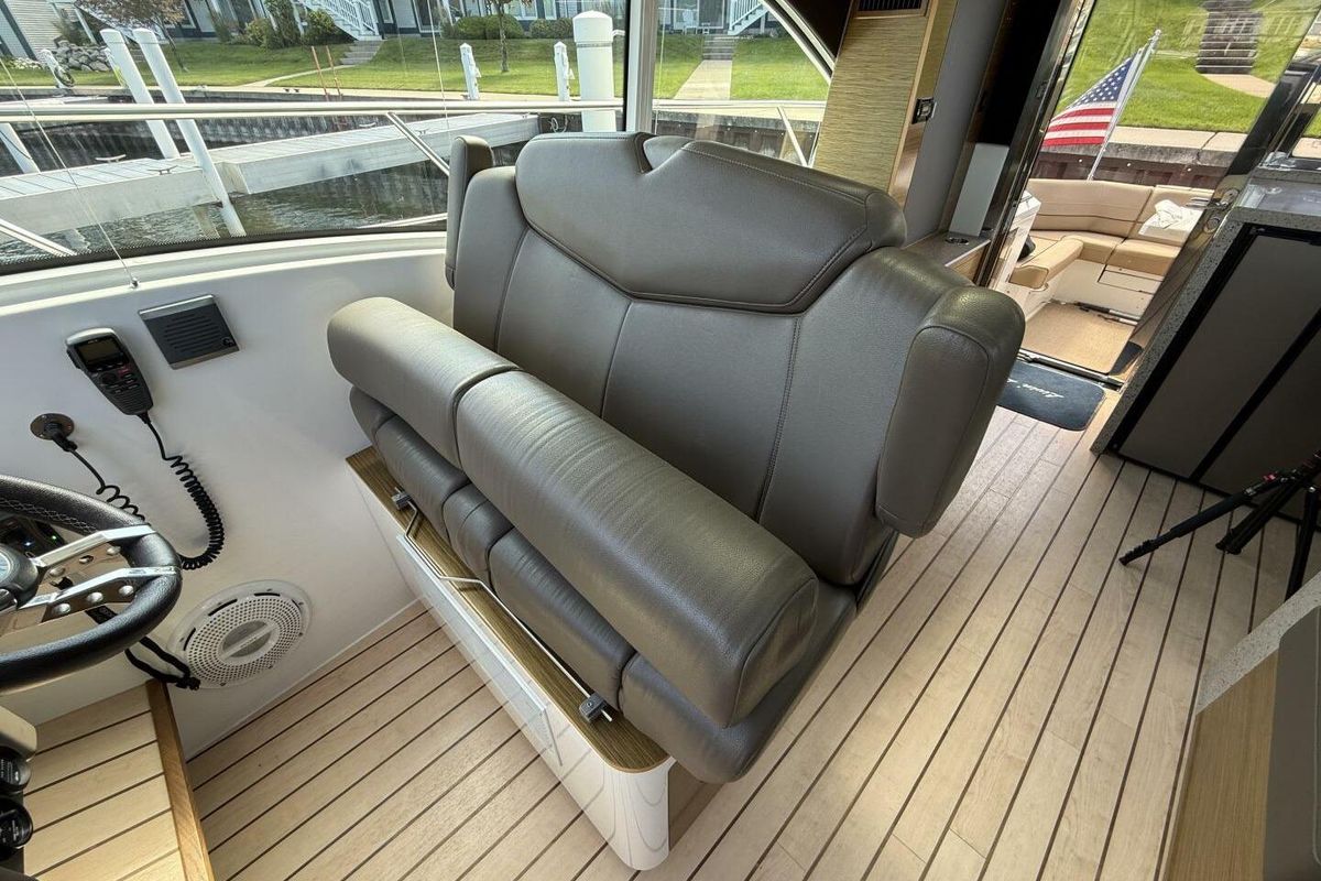 2013 Cruisers Yachts 45 