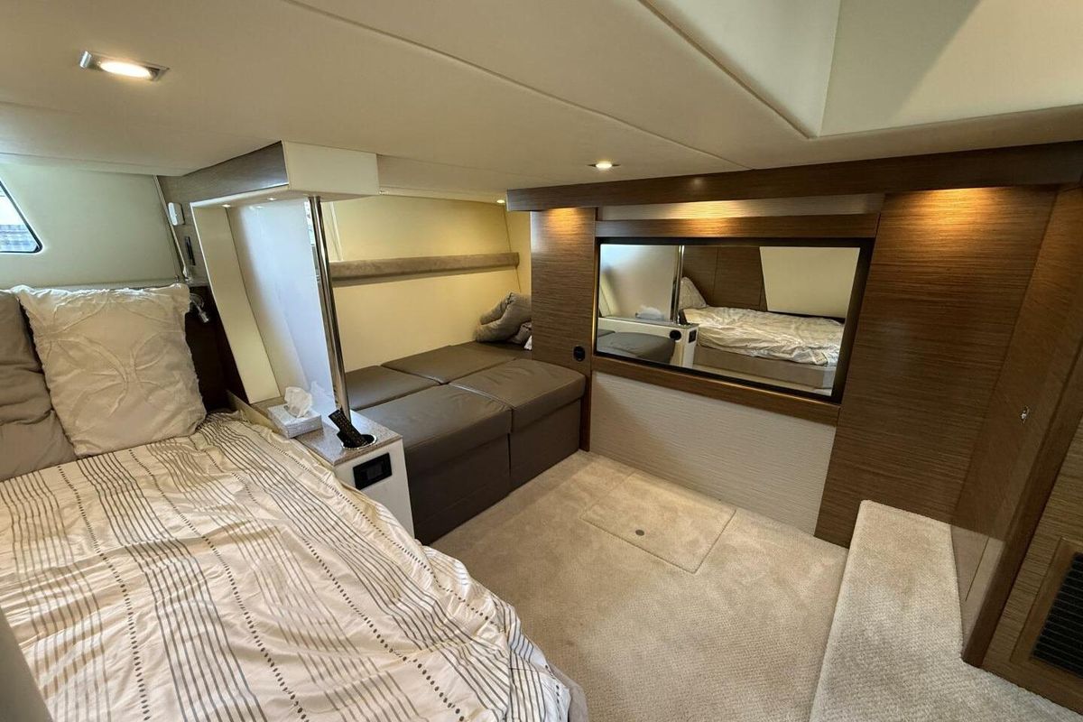 2013 Cruisers Yachts 45 