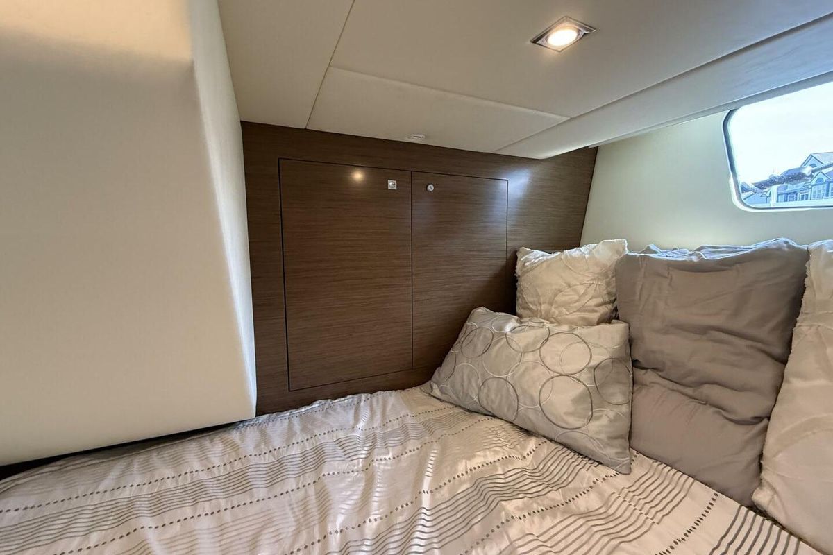 2013 Cruisers Yachts 45 