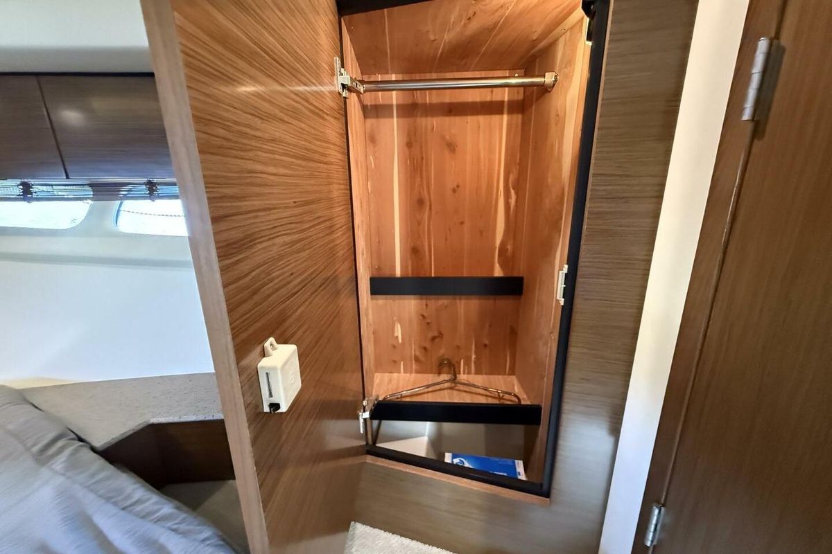 2013 Cruisers Yachts 45 