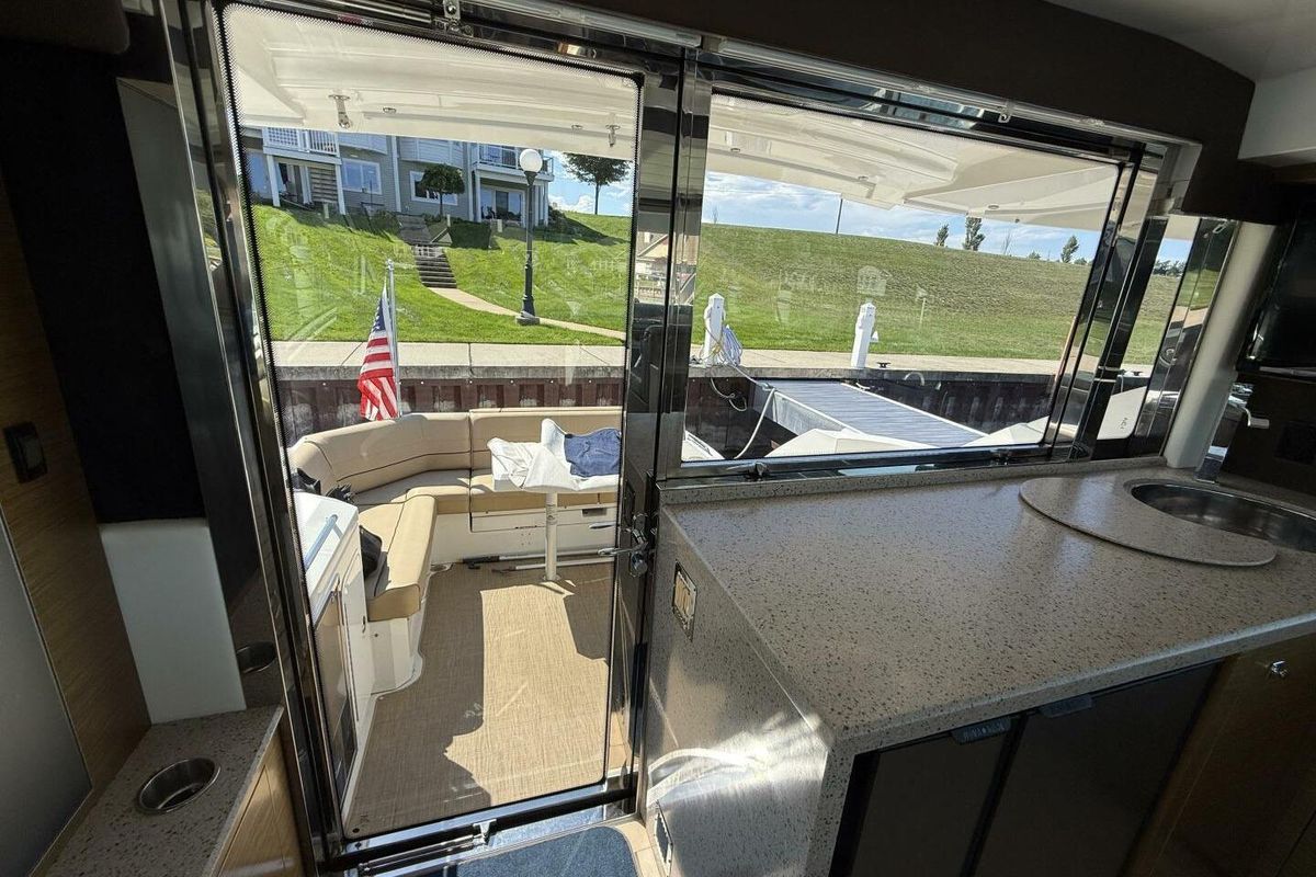 2013 Cruisers Yachts 45 