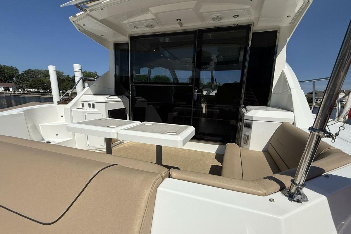2013 Cruisers Yachts 45 