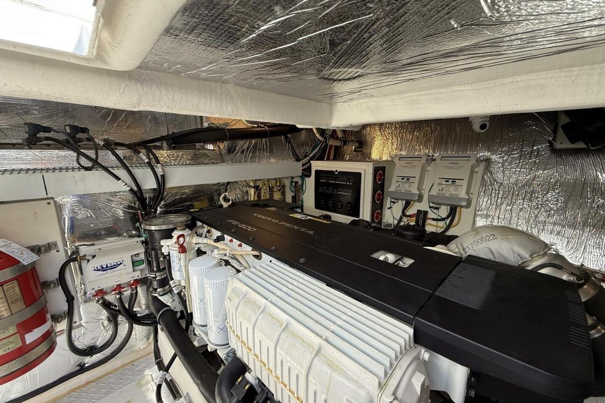 2013 Cruisers Yachts 45 