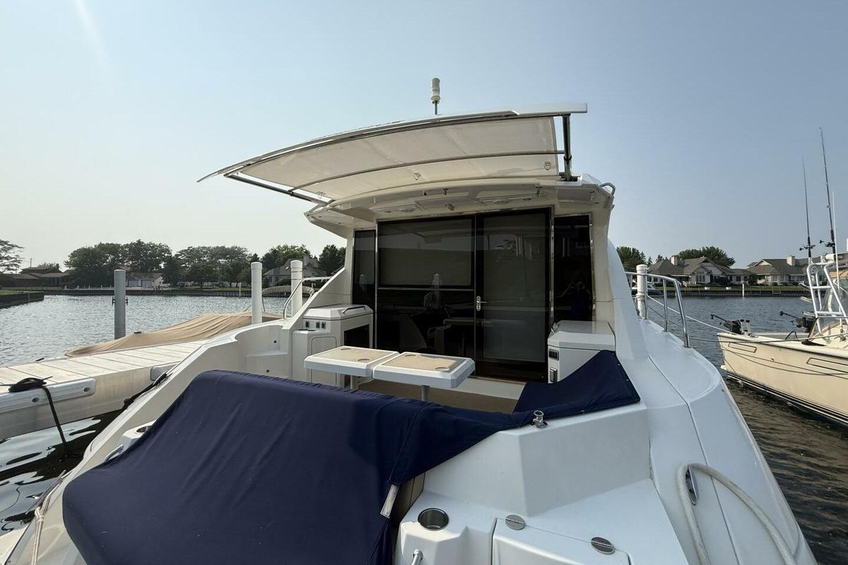 2013 Cruisers Yachts 45 