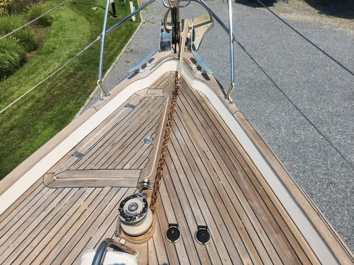 Sonder Yacht Photos Pics Deck of 2003 Hallberg-Rassy 46 sailboat with anchor chain and winch.
