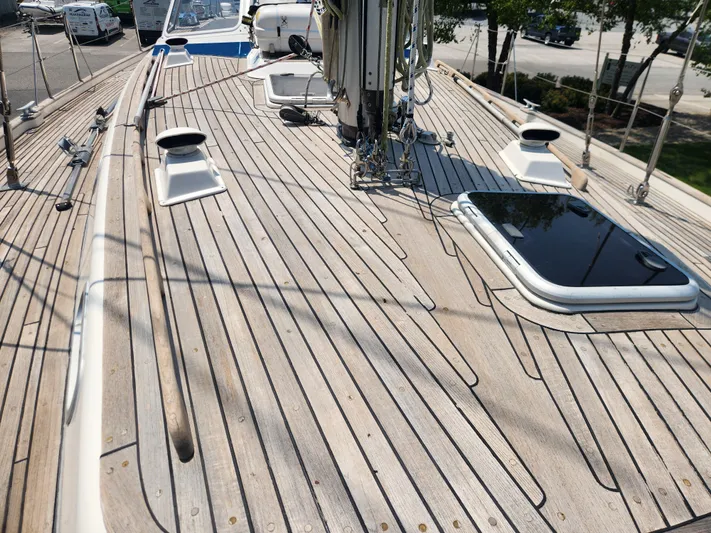 Sonder Yacht Photos Pics Deck of 2003 Hallberg-Rassy 46 sailboat with teak wood finish and hatch.