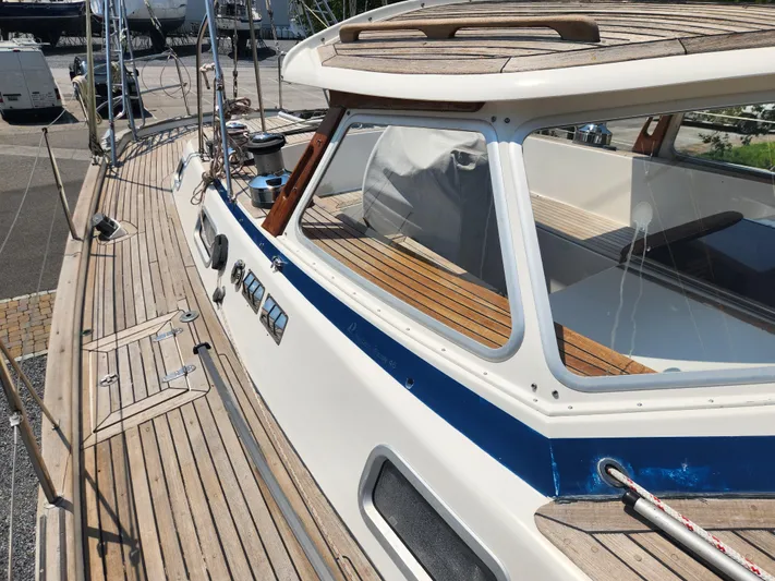 Sonder Yacht Photos Pics 2003 Hallberg-Rassy 46 yacht with teak deck and sleek cabin design.