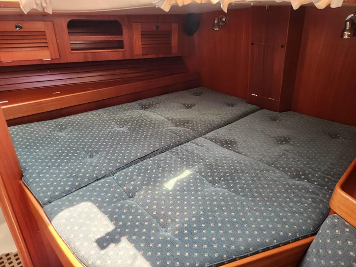 Sonder Yacht Photos Pics Cozy cabin interior of 2003 Hallberg-Rassy 46 yacht with blue patterned bedding.