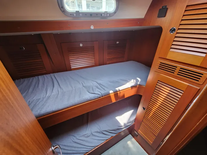 Sonder Yacht Photos Pics 2003 Hallberg-Rassy 46 yacht cabin with wooden interior and bunk bed.