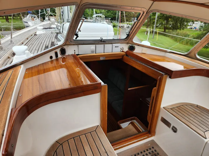 Sonder Yacht Photos Pics 2003 Hallberg-Rassy 46 yacht cockpit with wooden finish and open cabin entrance.