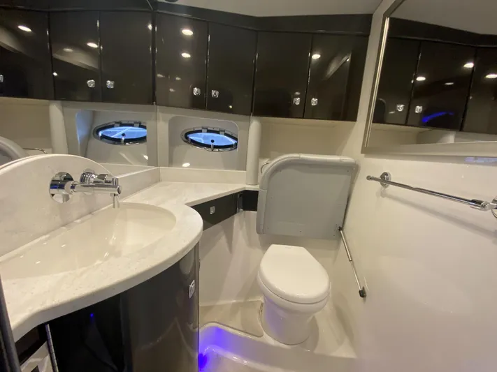 Yacht Photos Pics Luxurious bathroom on the 2018 Formula 45 Yacht.